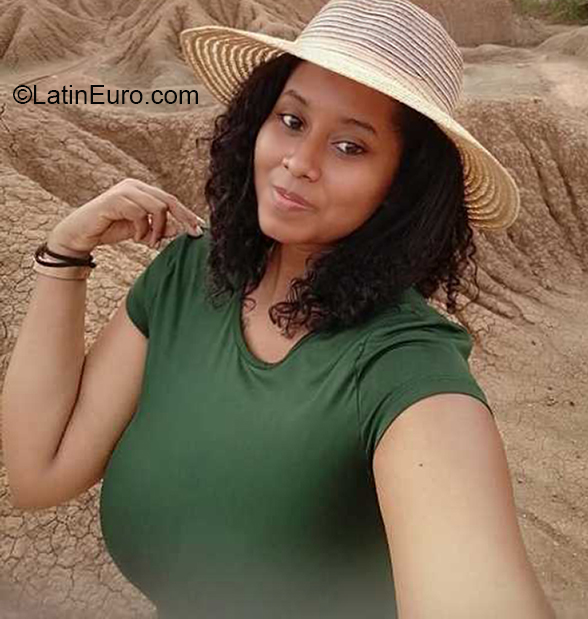 Date this foxy Colombia girl Andrea from Jamundi CO31019