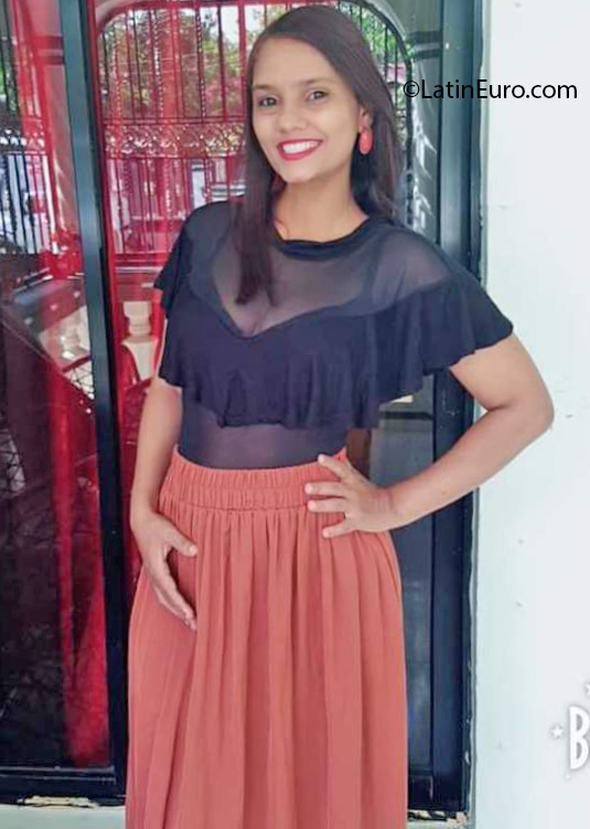 Date this tall Dominican Republic girl Yufy from Cotui DO39626