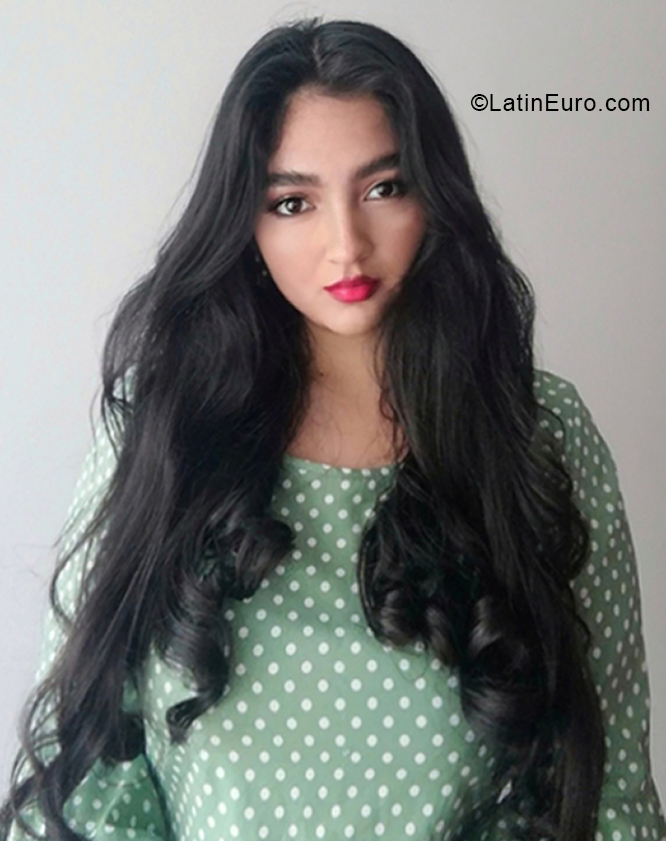 Date this voluptuous Colombia girl Laura from Popayán CO29927