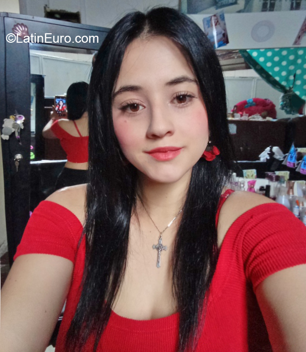 Date this cute Colombia girl Cristina from Manizales CO29935
