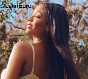 Date this happy Colombia girl Yaquelin from Cali CO29953