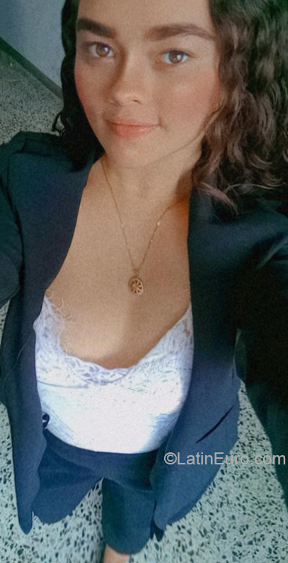 Date this voluptuous Colombia girl Daniela from Cali CO29962