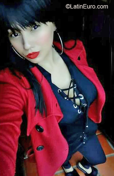 Date this hot Venezuela girl Lorena Mndez from Caracas VE3892