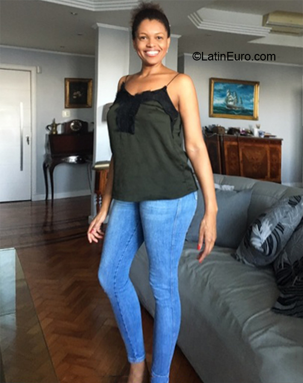 Date this attractive Brazil girl Neusa from Vitoria BR11359