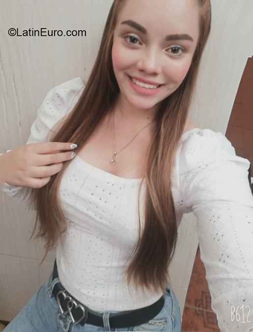 Date this tall Colombia girl Shara from Bogota CO30003