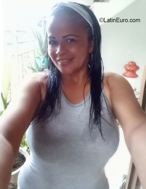 Date this lovely Colombia girl Tica from Cali CO30017