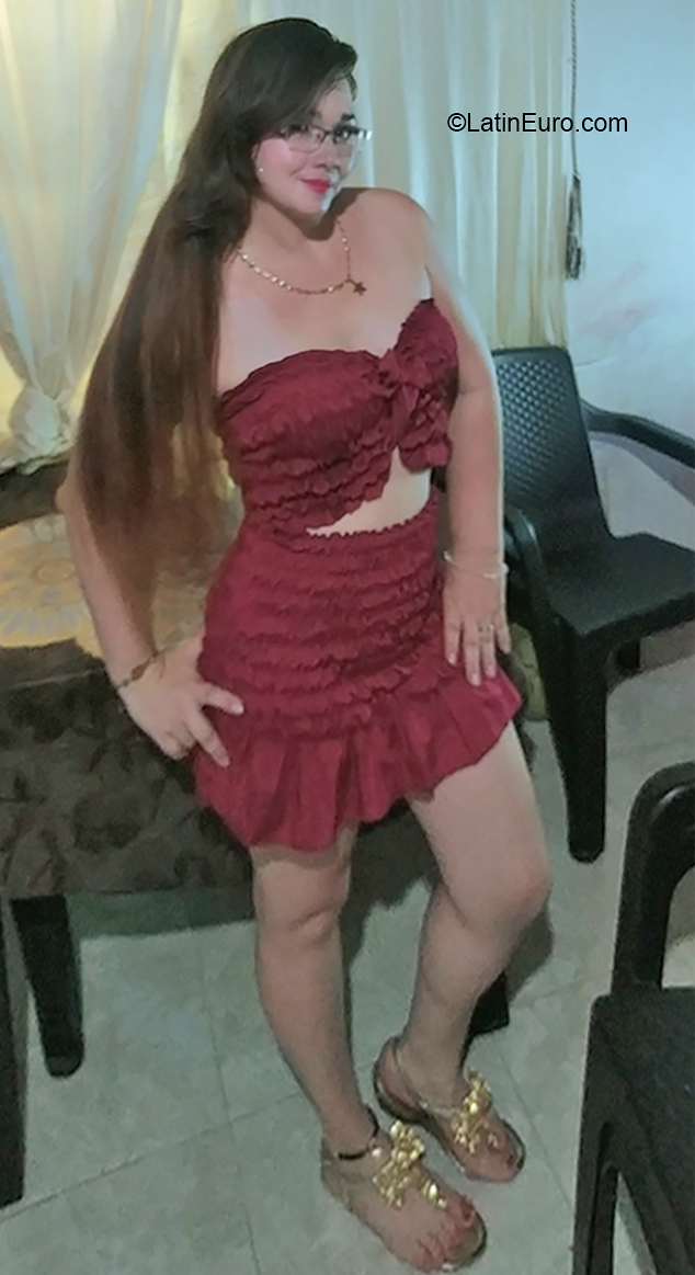 Date this voluptuous Colombia girl Luz from Valledupar CO30023