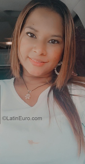 Date this athletic Colombia girl Kelly from Cartagena CO30030