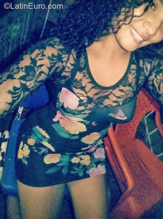 Date this sultry Colombia girl Eliana from Barranquilla CO30033
