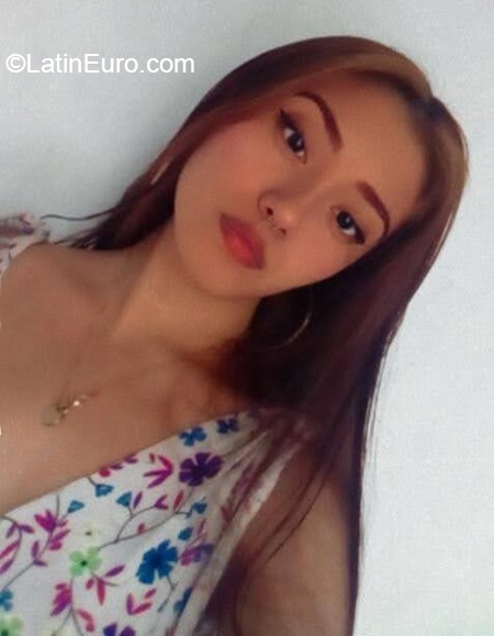 Date this georgeous El Salvador girl Nicole from San Salvador SV164