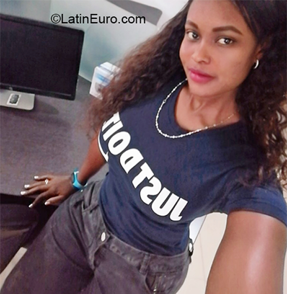 Date this hot Colombia girl Alana from Cali CO30052