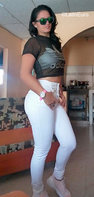 Date this athletic Colombia girl Claudia from Cali CO30056