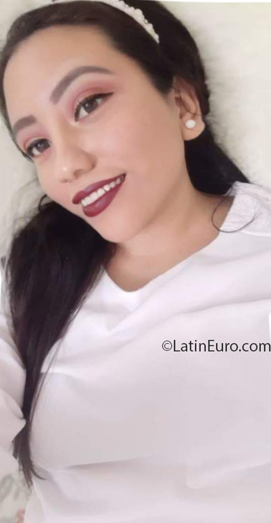 Date this tall Mexico girl Maggye from Merida MX2368