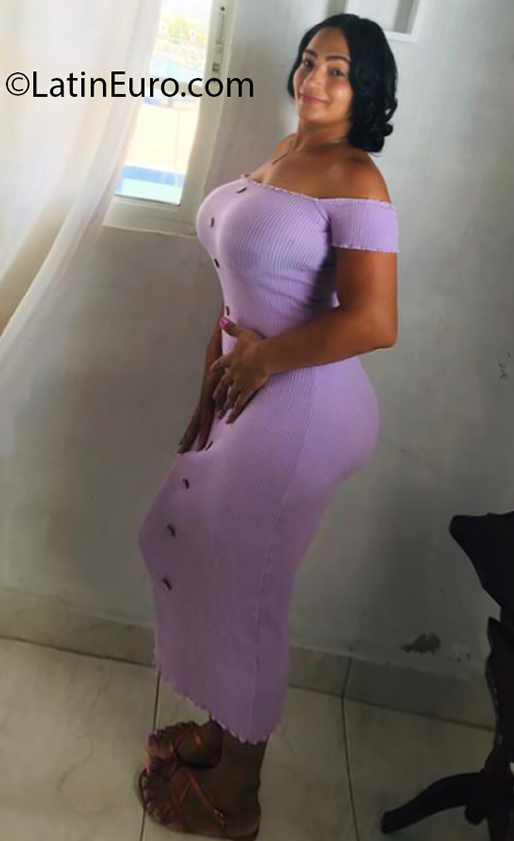 Date this nice looking Dominican Republic girl Yulissa from Puerto Plata DO39770