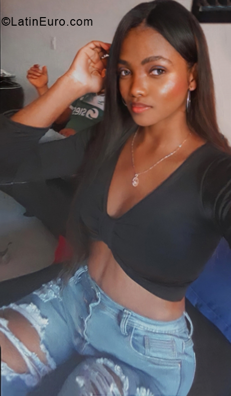 Date this stunning Colombia girl Ailana from Cali CO30112