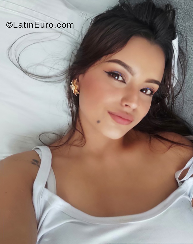 Date this passionate Colombia girl Antonella from  CO30115