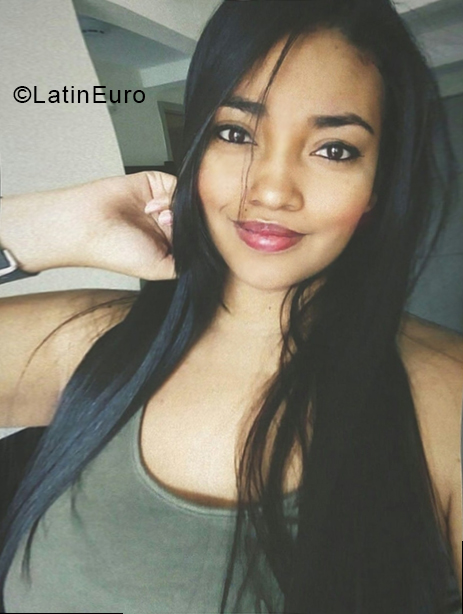 Date this sultry Colombia girl Desireth from Sabaneta CO30153