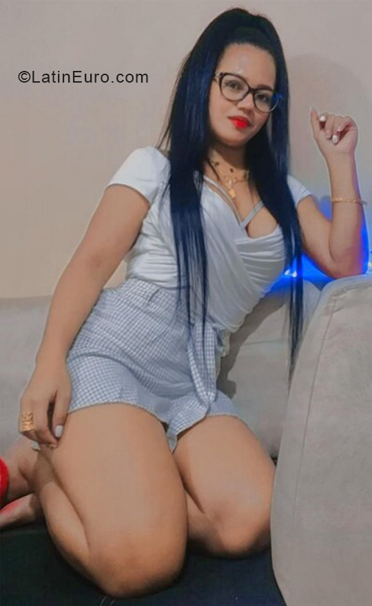 Date this young Ecuador girl Noemi from Guayaquil EC800