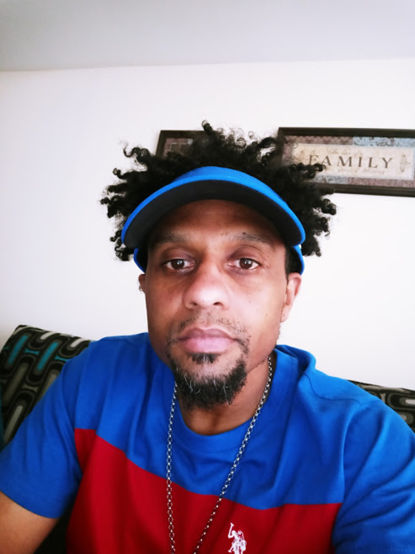 Date this tall United States man Chinu from Hampton US21292