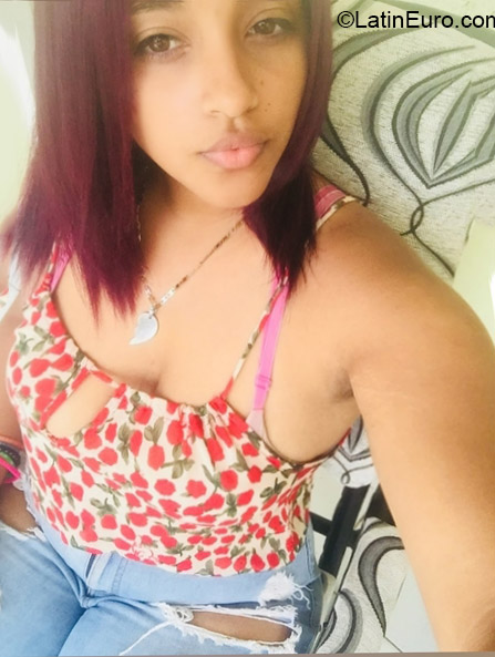 Date this athletic Dominican Republic girl Skarlen from Santiago De Los Caballeros DO39833