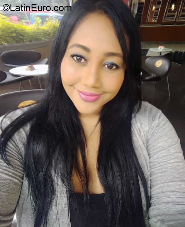 Date this pretty Colombia girl Lorelay from Bogota CO30251