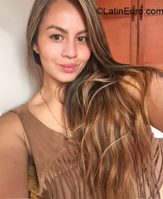 Date this charming Colombia girl Daniela from Bogota CO30273