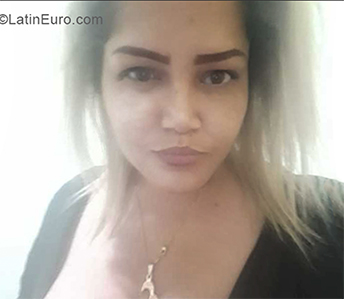 Date this happy Ecuador girl Nohemy from Guayaquil EC811