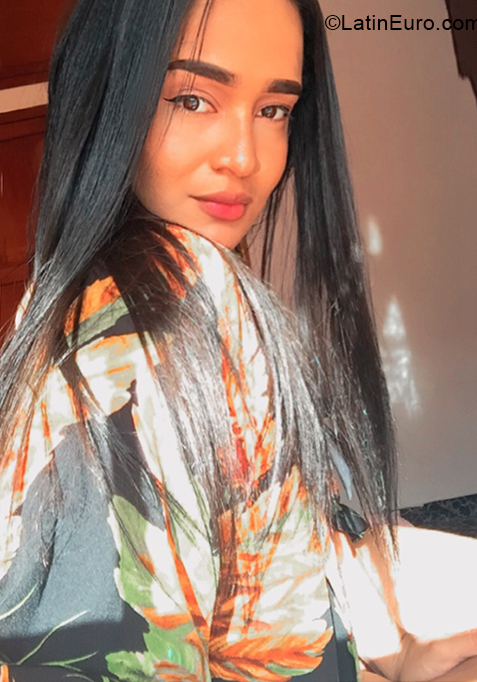 Date this lovely Colombia girl Delanis from Cartagena CO30311