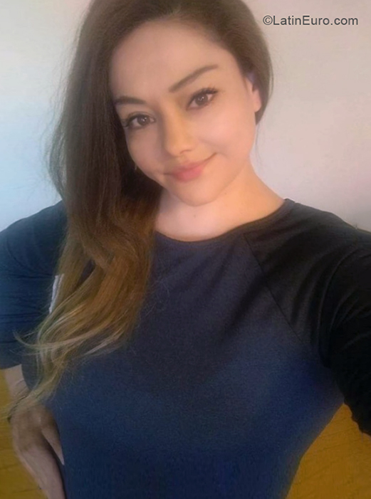 Date this hot Canada girl Sunflower from Toronto CA859