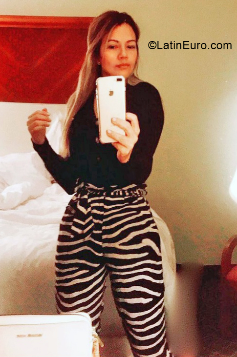 Date this young Colombia girl Aubrey from Bogota CO30999