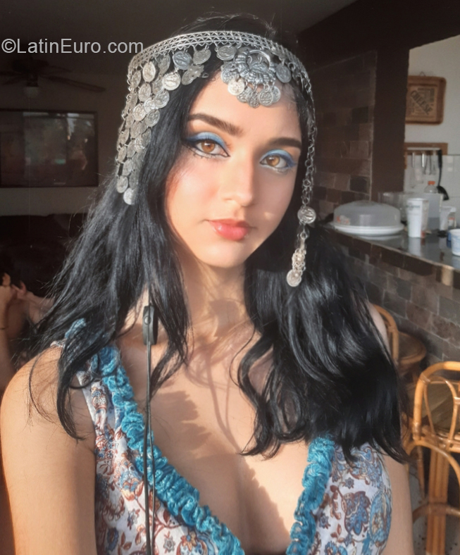 Date this lovely Venezuela girl Missa from Margarita VE3968