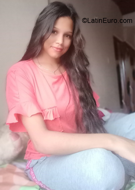 Date this tall Colombia girl Dallana pereira from Santa Marta CO30398