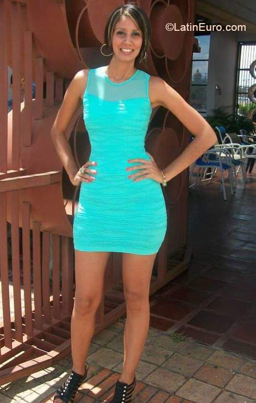 Date this hard body Venezuela girl Angelina from Barquisimeto VE4157