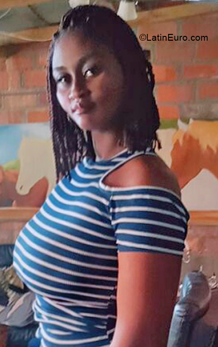 Date this young Colombia girl Karen jovana from Medellin CO30420