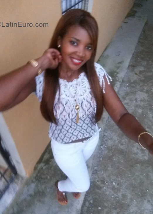Date this tall Dominican Republic girl Vianka from Santo Domingo DO39936