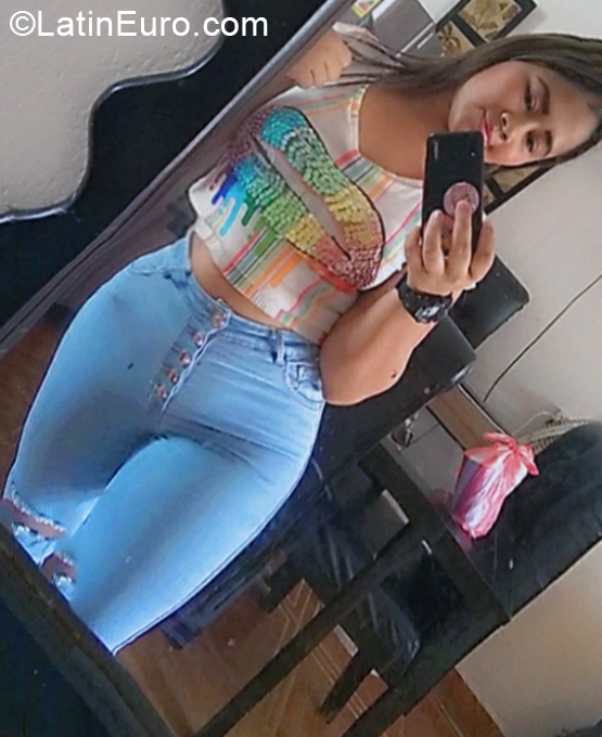 Date this sultry Colombia girl Ivonne from Barranquilla CO30454