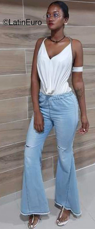 Date this pretty Colombia girl Janny from Buenaventura CO30485