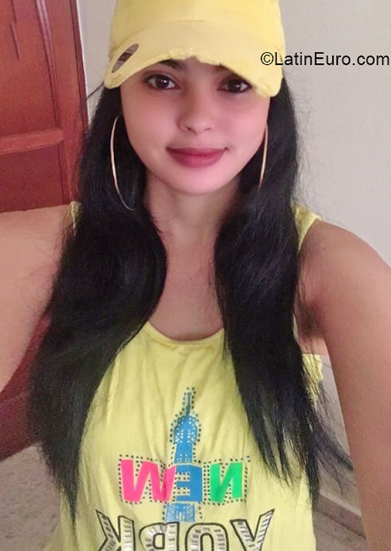 Date this passionate Dominican Republic girl Rosana from Bonao DO39977