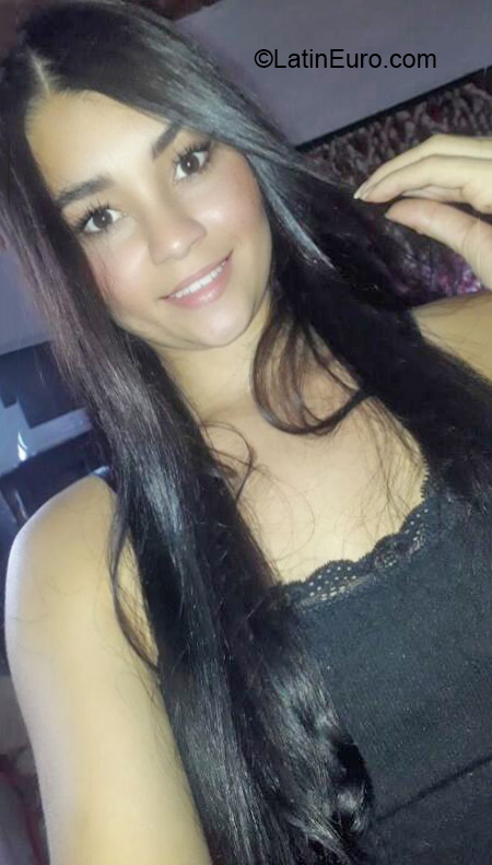 Date this pretty Colombia girl Paola from Pereira CO30516