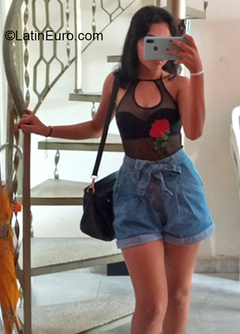 Date this sultry Colombia girl Angie from Barranquilla CO30529