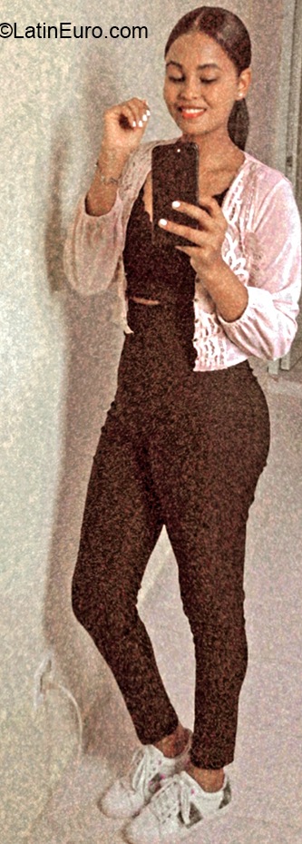 Date this funny Dominican Republic girl Loren from Santo Domingo DO39993
