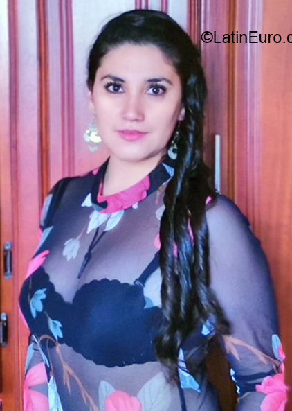Date this hot Ecuador girl Yoli from Quito EC835