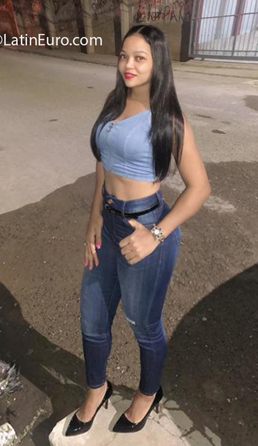 Date this young Dominican Republic girl Jade from Mao DO40028