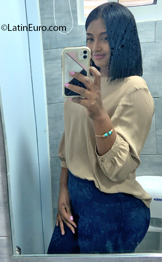 Date this exotic Dominican Republic girl Yismel from Santo Domingo DO40038