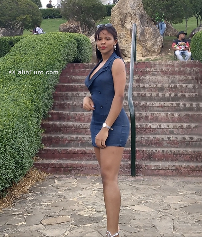 Date this beautiful Dominican Republic girl Franciery from Santiago DO40040
