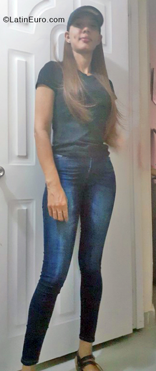 Date this cute Dominican Republic girl Yanira from Santo Domingo DO40049