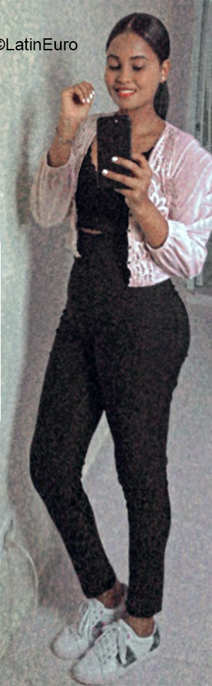 Date this lovely Dominican Republic girl Yoha from Santo Domingo DO40066