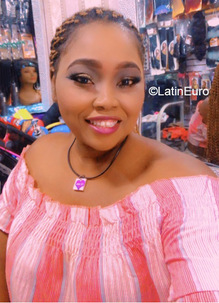 Date this foxy Dominican Republic girl Laurette from Santo Domingo DO40068