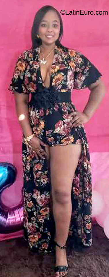 Date this voluptuous Dominican Republic girl Aura from Santiago DO40069