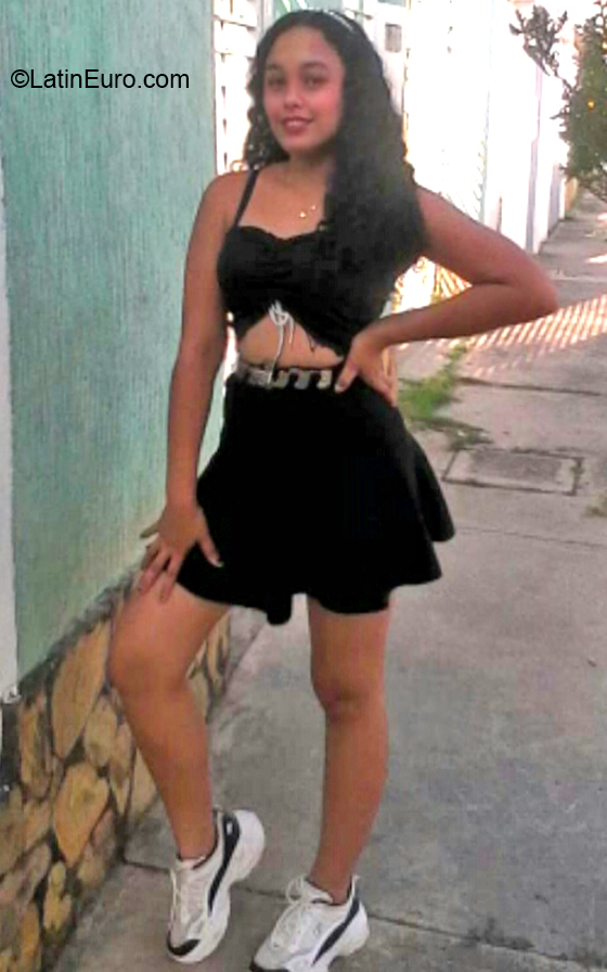 Date this cute Venezuela girl Neyli from Maracay VE4022